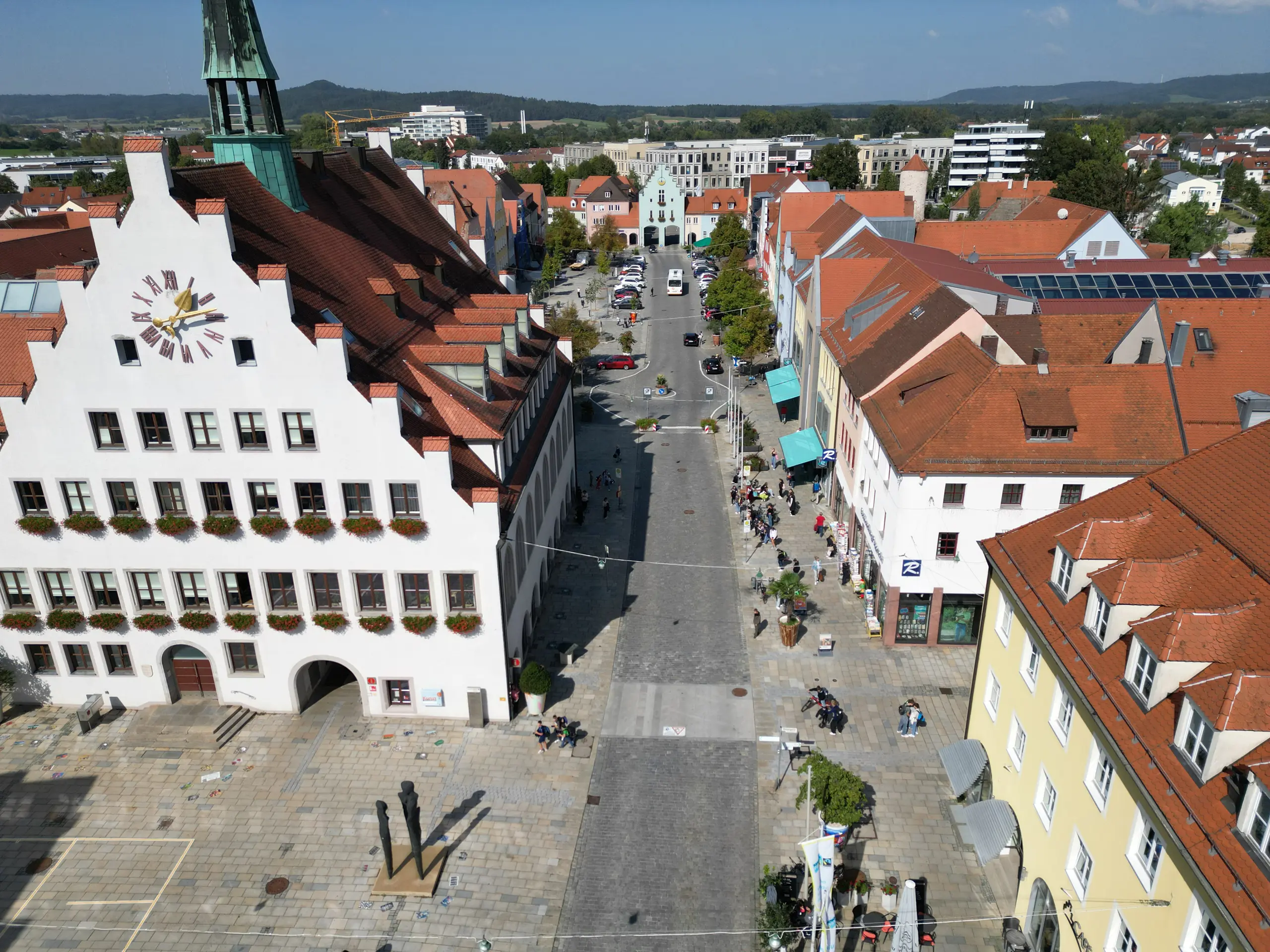 Neumarkt 2025 – historische Innenstadt mit traditionellen Gebäuden und Fußgängerzone.