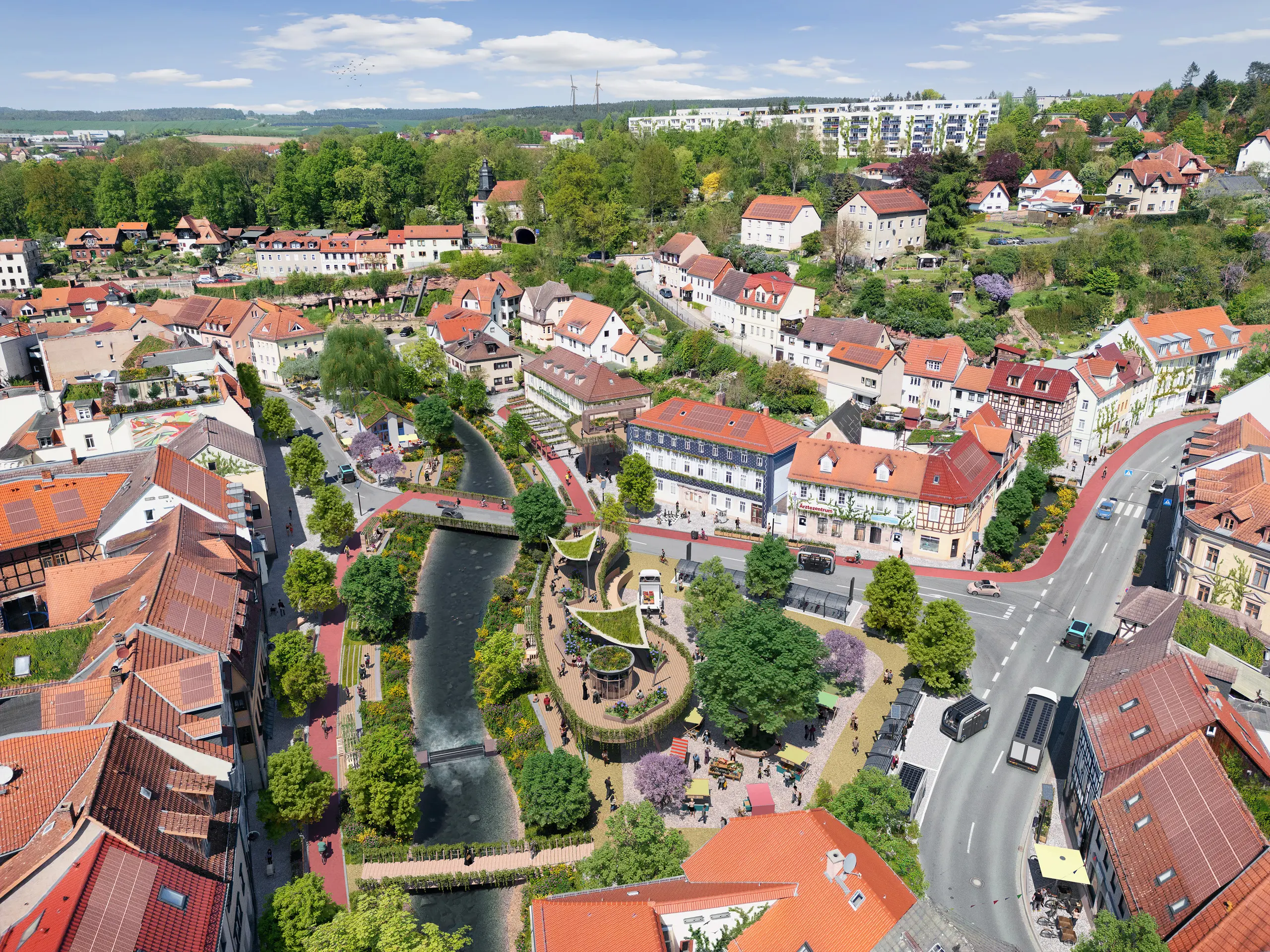 Zukunftsvision der Altstadt von Stadtroda 2045 – renaturierter Flusslauf, begrünte Gebäude, autofreie Wege und ein urbaner Park mit nachhaltiger Infrastruktur.